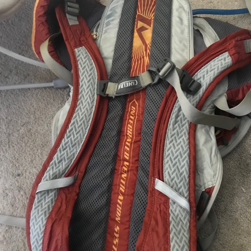 Camelback back pack - Picture 4 of 4